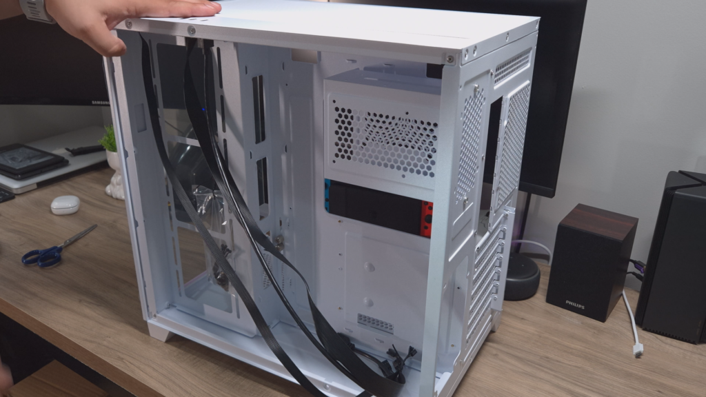 Gabinete Aquário AceGeek Mercury R425 e seu espaço para organização de cabos